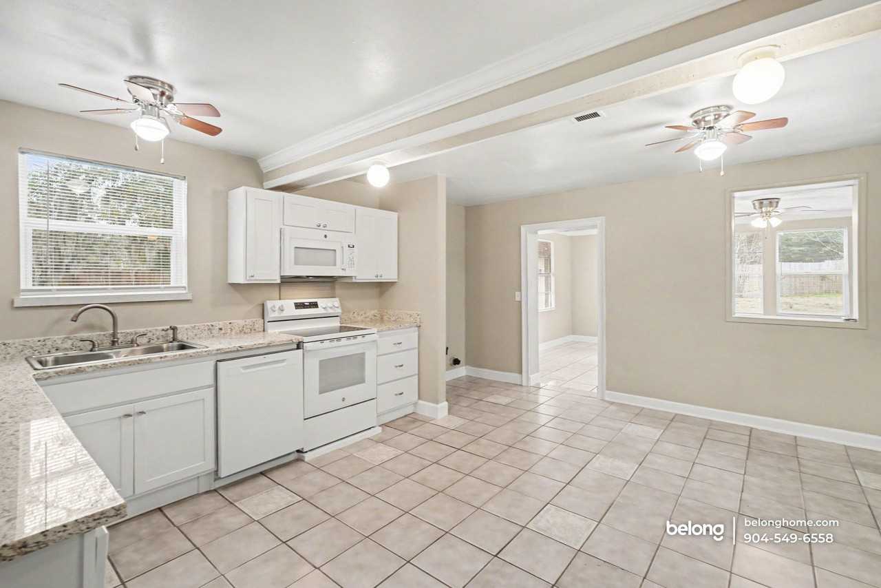 3445 Soutel Dr - Photo 7 of 26