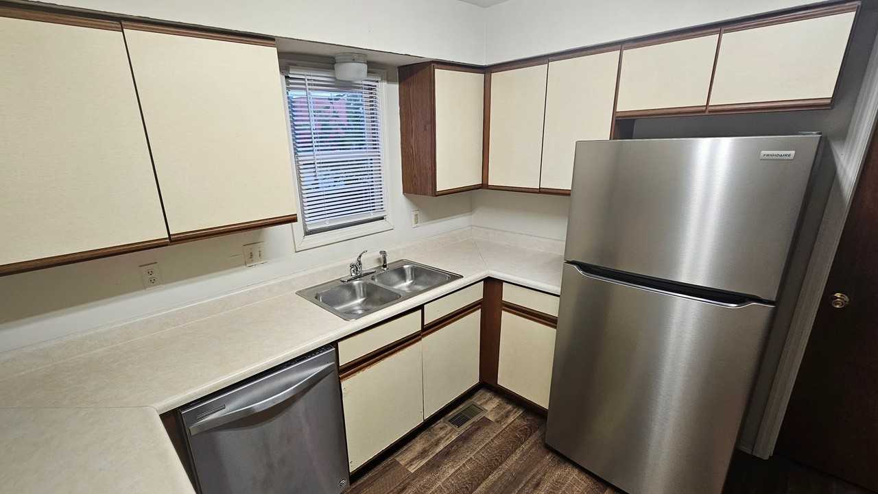 1702 N Lincoln St - Photo 4 of 6