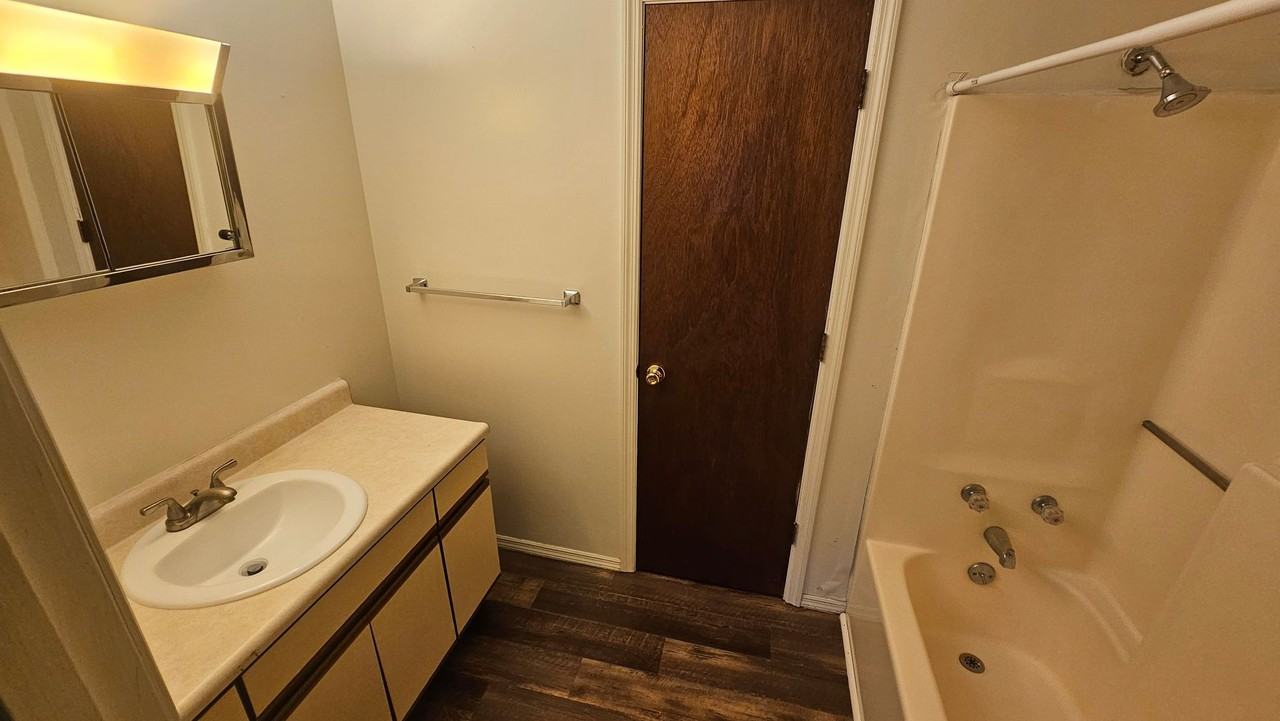 1702 N Lincoln St - Photo 6 of 6