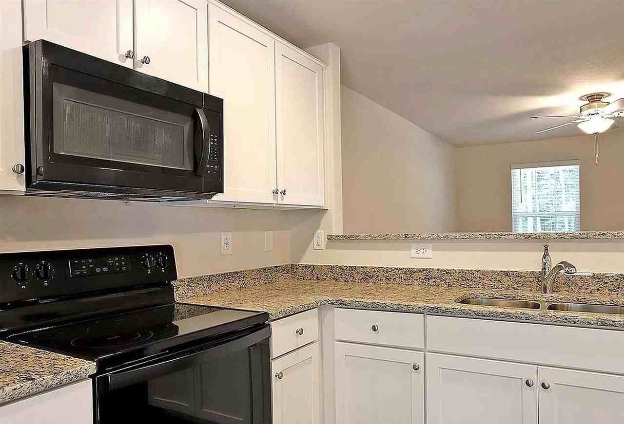 918 E Green St #E109 - Photo 5 of 18