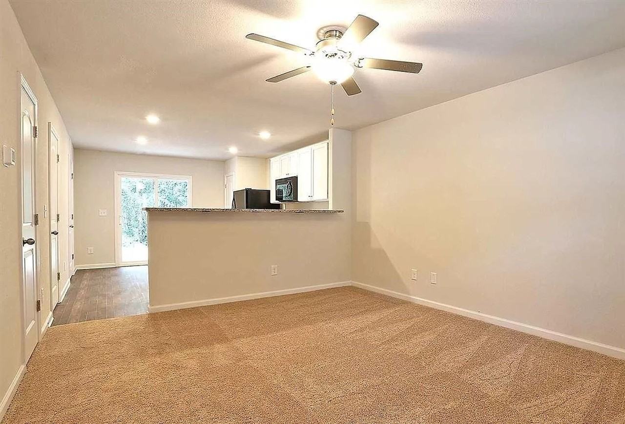 918 E Green St #E109 - Photo 7 of 18