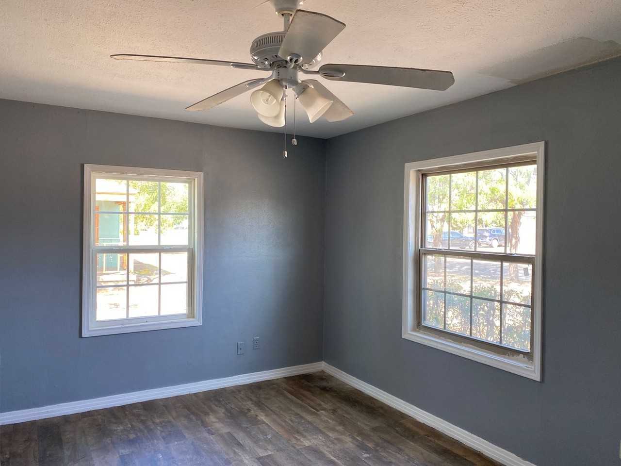 1917 39th St - Photo 2 of 7