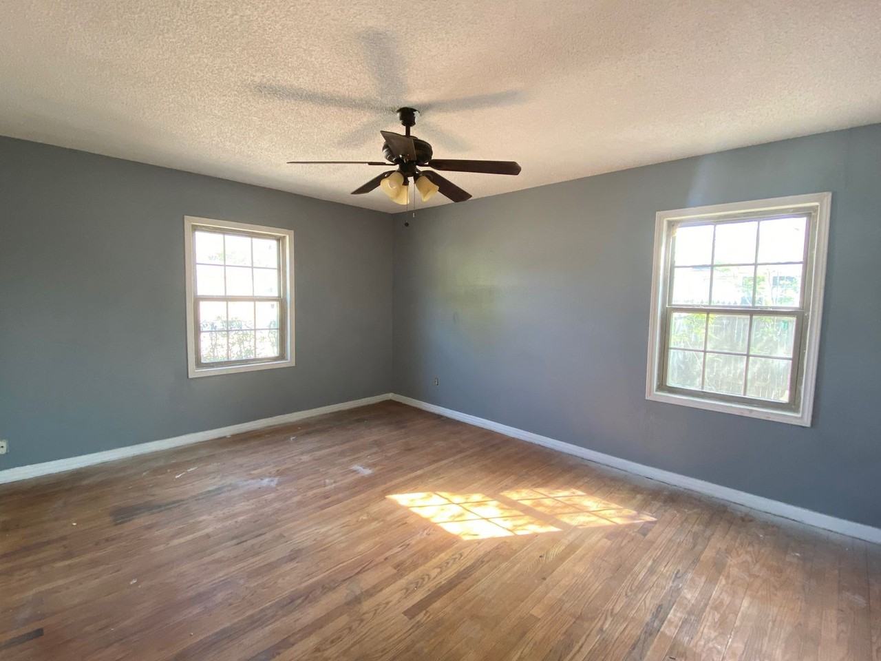 1917 39th St - Photo 4 of 7