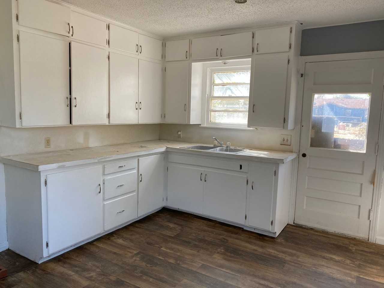 1917 39th St - Photo 5 of 7