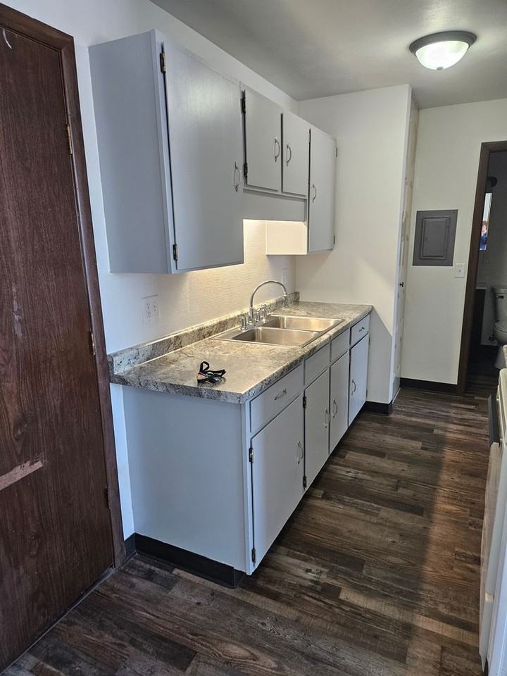 Kal's Place Apartments - Photo 2 of 7