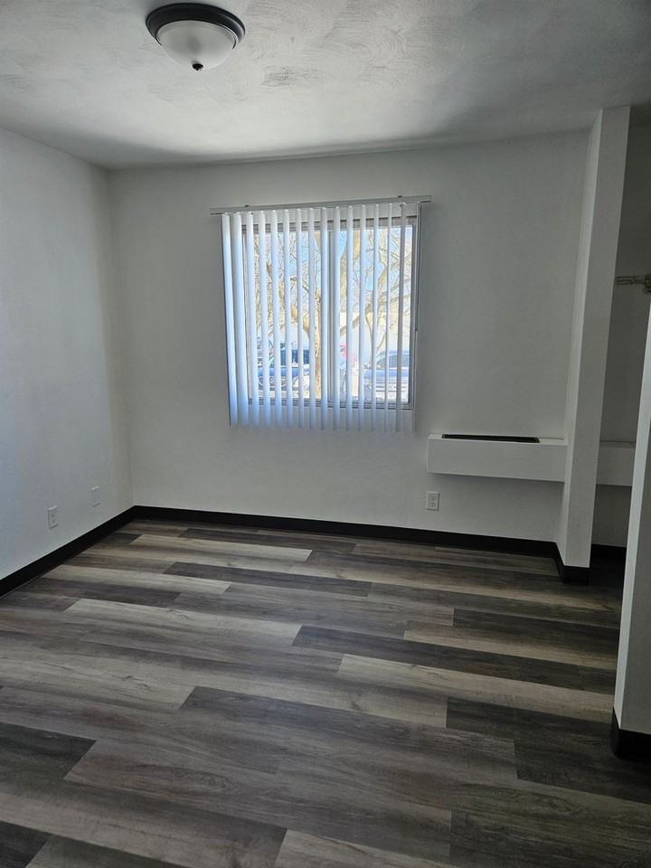 Kal's Place Apartments - Photo 4 of 7