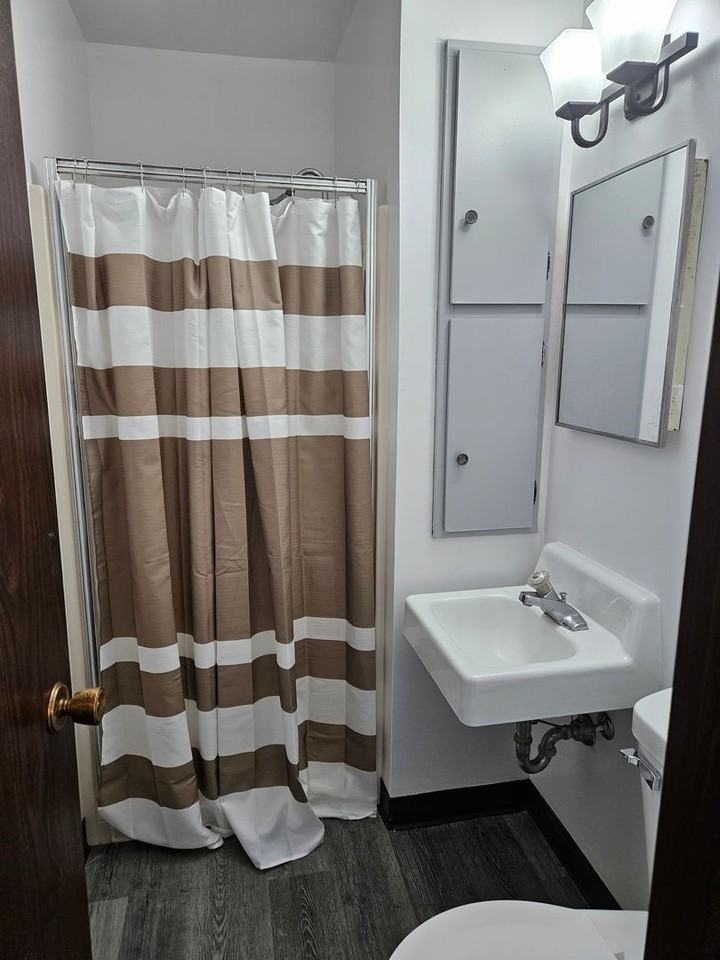 Kal's Place Apartments - Photo 7 of 7