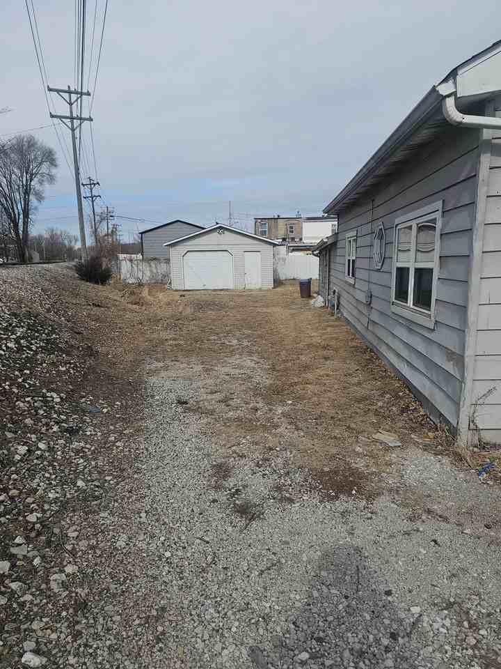 515 2nd Ave W - Photo 2 of 21