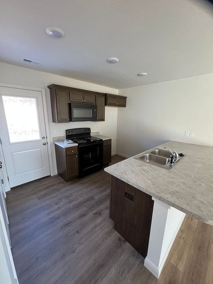 15410 15410 A Corbin Court - Photo 5 of 18