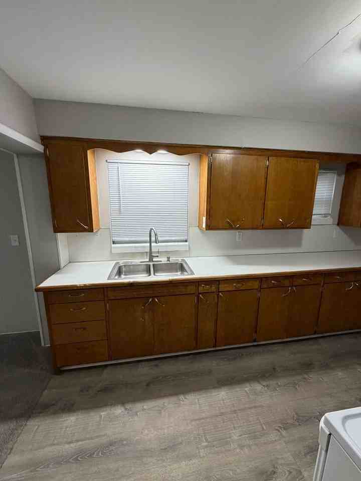 1913 Stirling Ave Lansing, MI 48910 - Photo 2 of 39