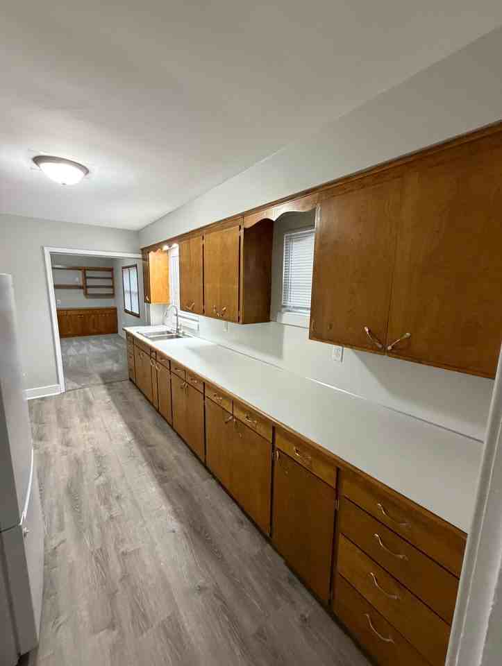 1913 Stirling Ave Lansing, MI 48910 - Photo 6 of 39