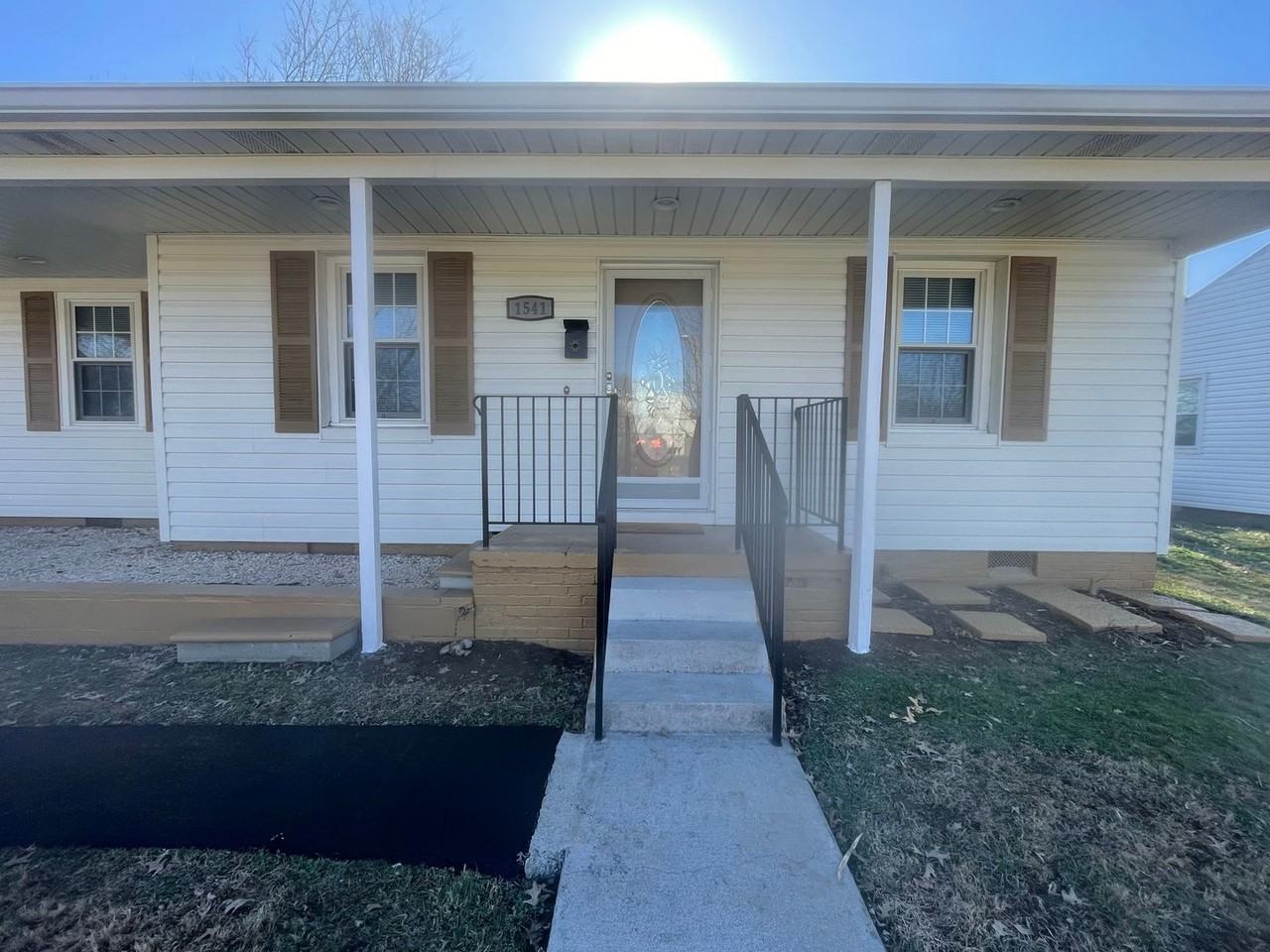 1541 Greenfield Ave - Photo 2 of 19