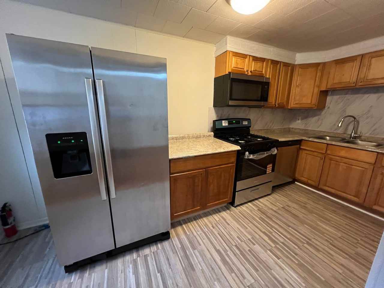 235 W Wyncliffe Ave - Photo 4 of 28