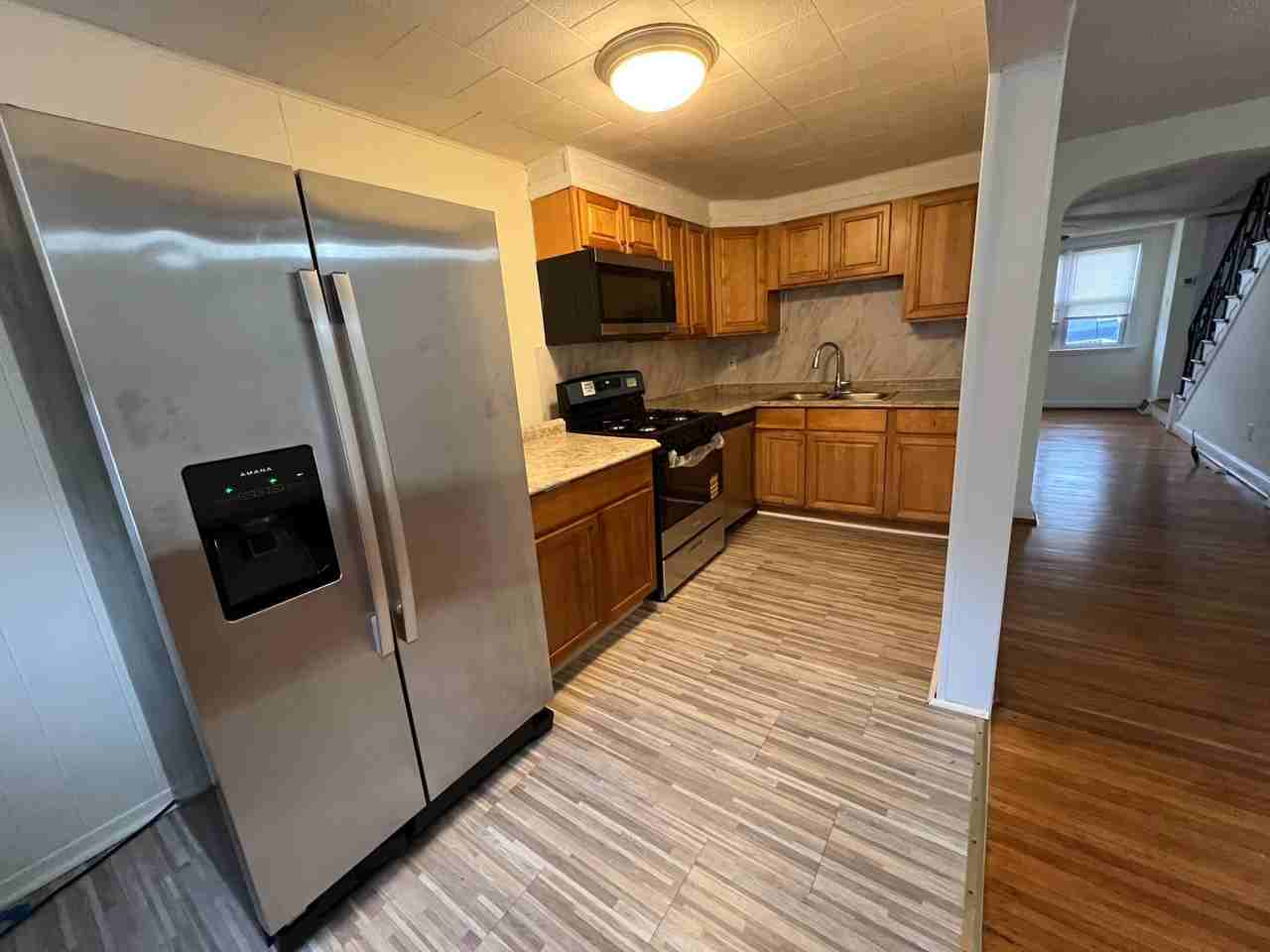 235 W Wyncliffe Ave - Photo 6 of 28