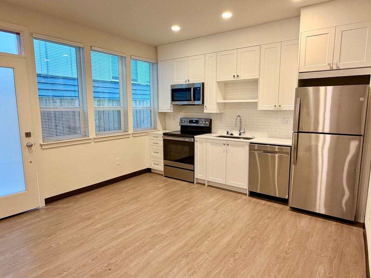 2613 3rd Ave W - Photo 4 of 19