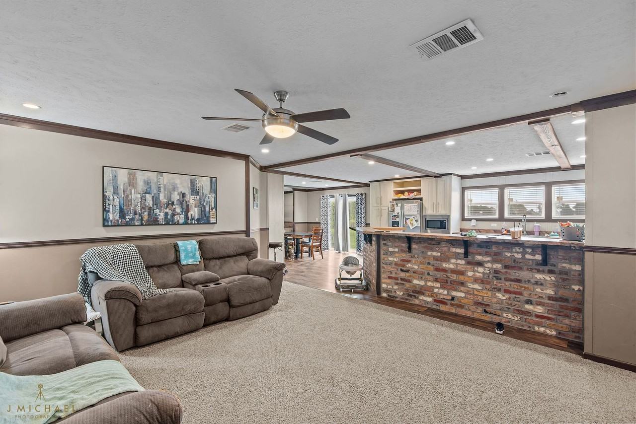 4638 Benton Rd - Photo 3 of 18