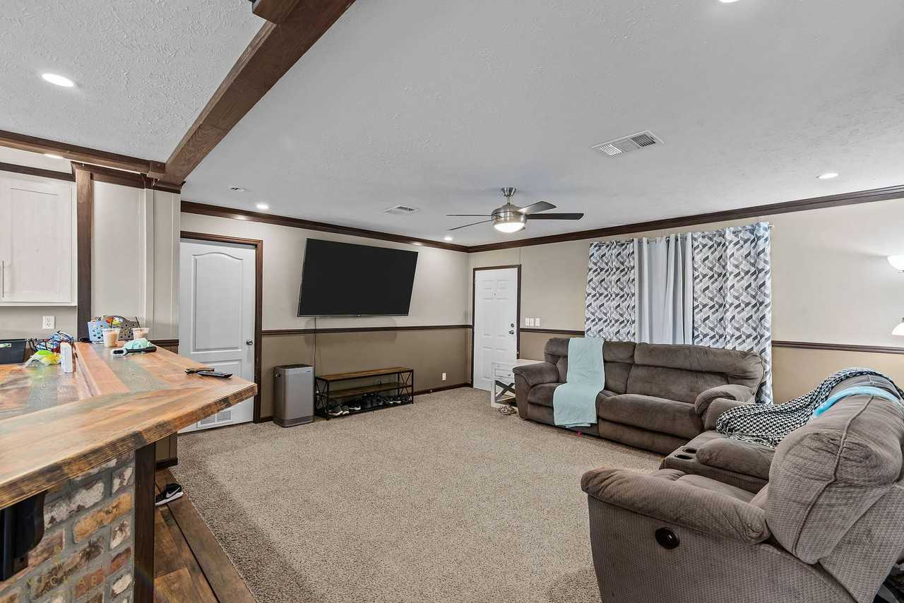 4638 Benton Rd - Photo 4 of 18