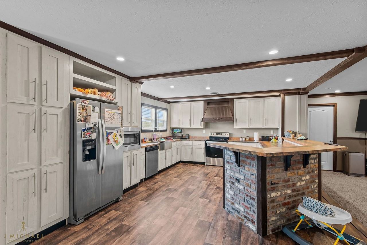 4638 Benton Rd - Photo 5 of 18