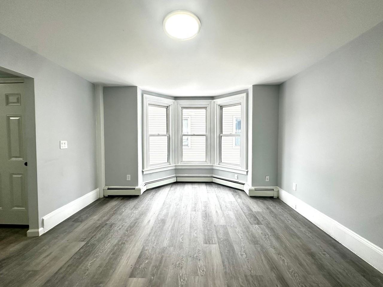 121 Oak St - Photo 5 of 25