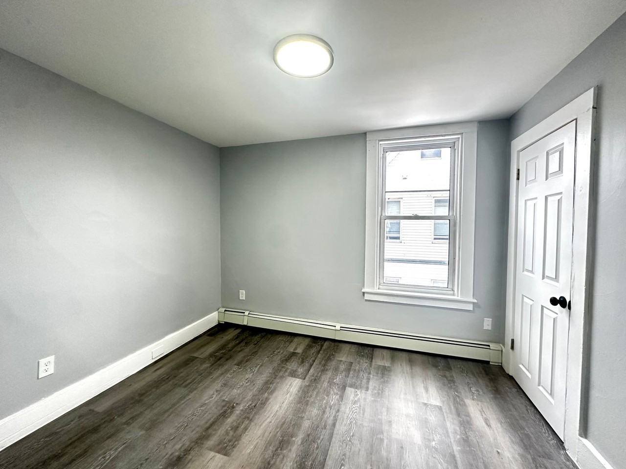 121 Oak St - Photo 6 of 25