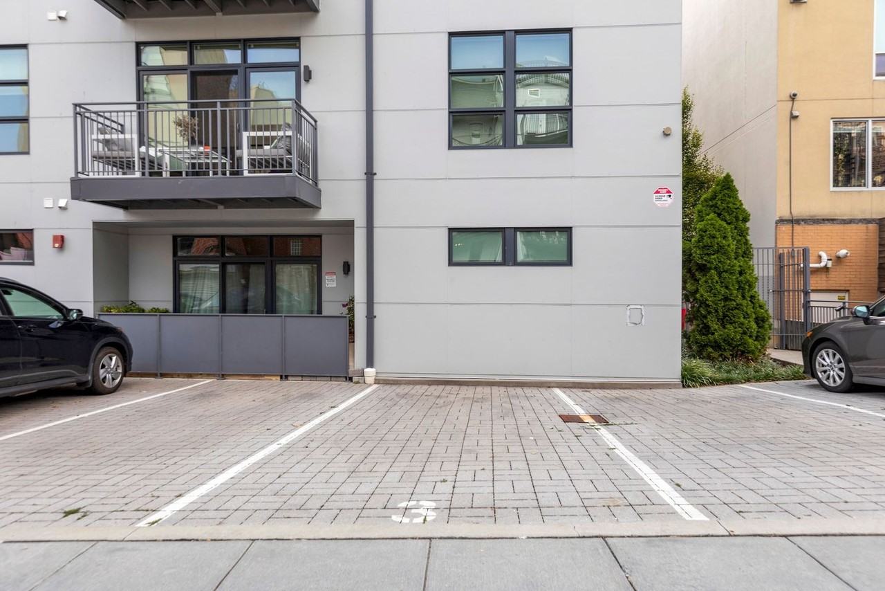 2337 Champlain St Nw #102 - Photo 7 of 34