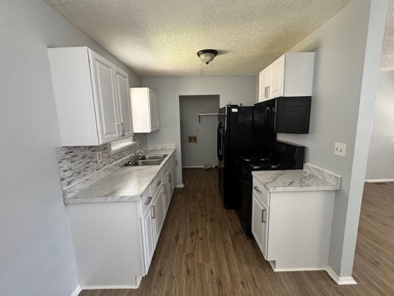 409 Brown St - Photo 3 of 9