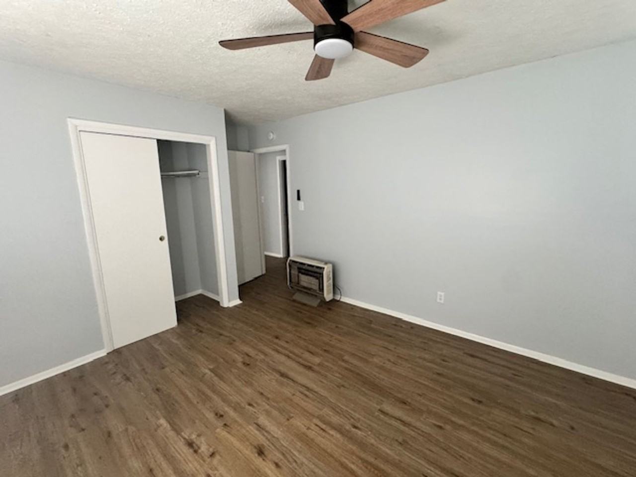 409 Brown St - Photo 6 of 9