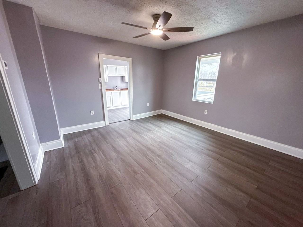 1066 E 12th Ave - Photo 5 of 11