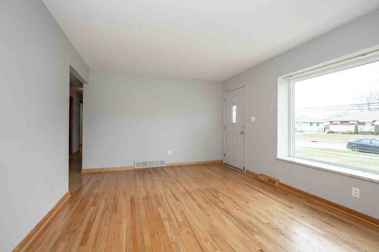 6450 Michael Dr - Photo 3 of 37