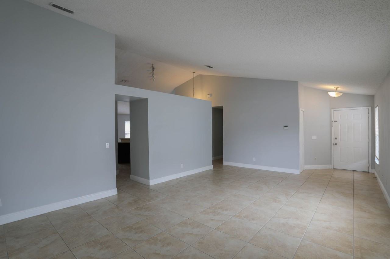 647 Falling Oak Cv - Photo 5 of 25