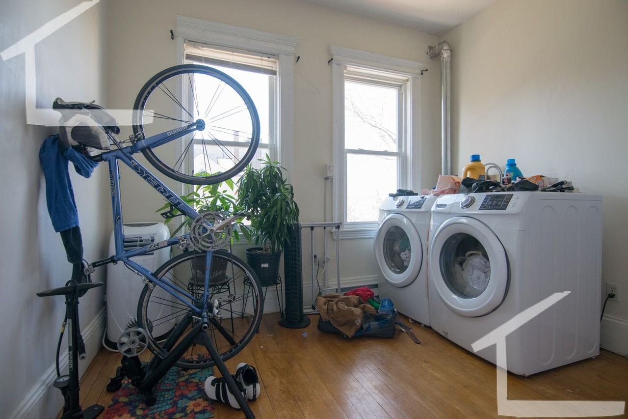 227 Harvard St - Photo 5 of 14