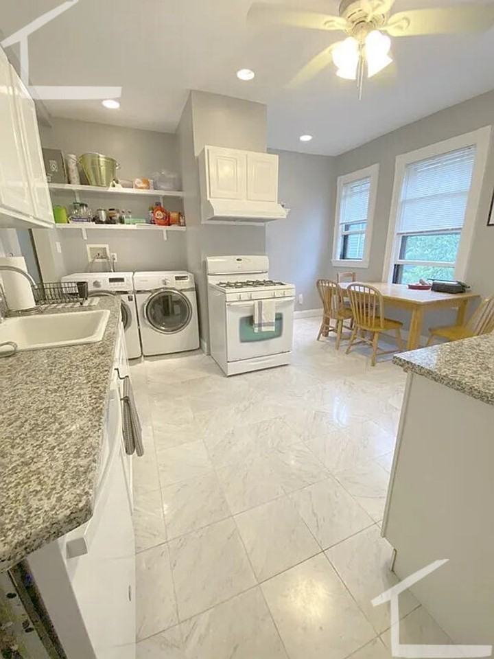33 Ridgemont St - Photo 4 of 24