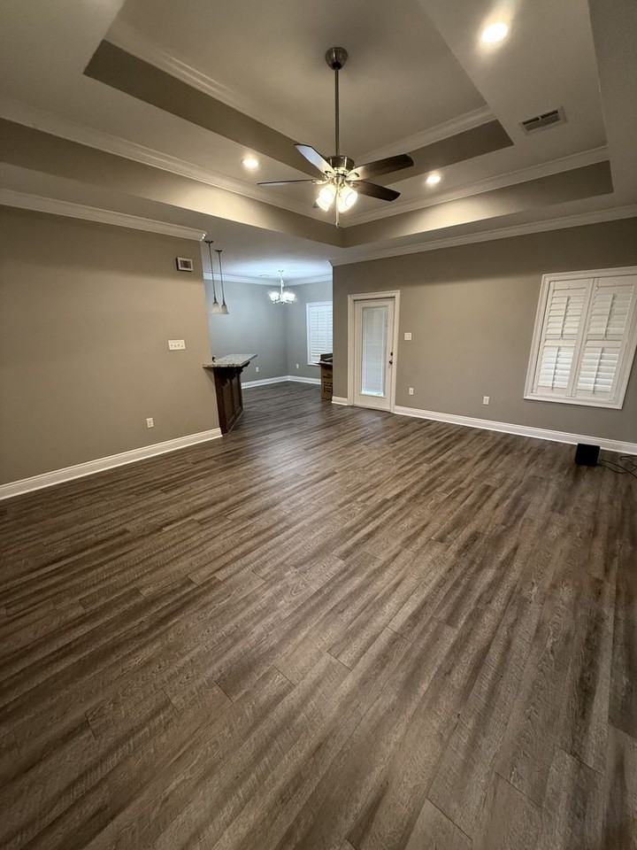 205 Oakwood Pl - Photo 3 of 11