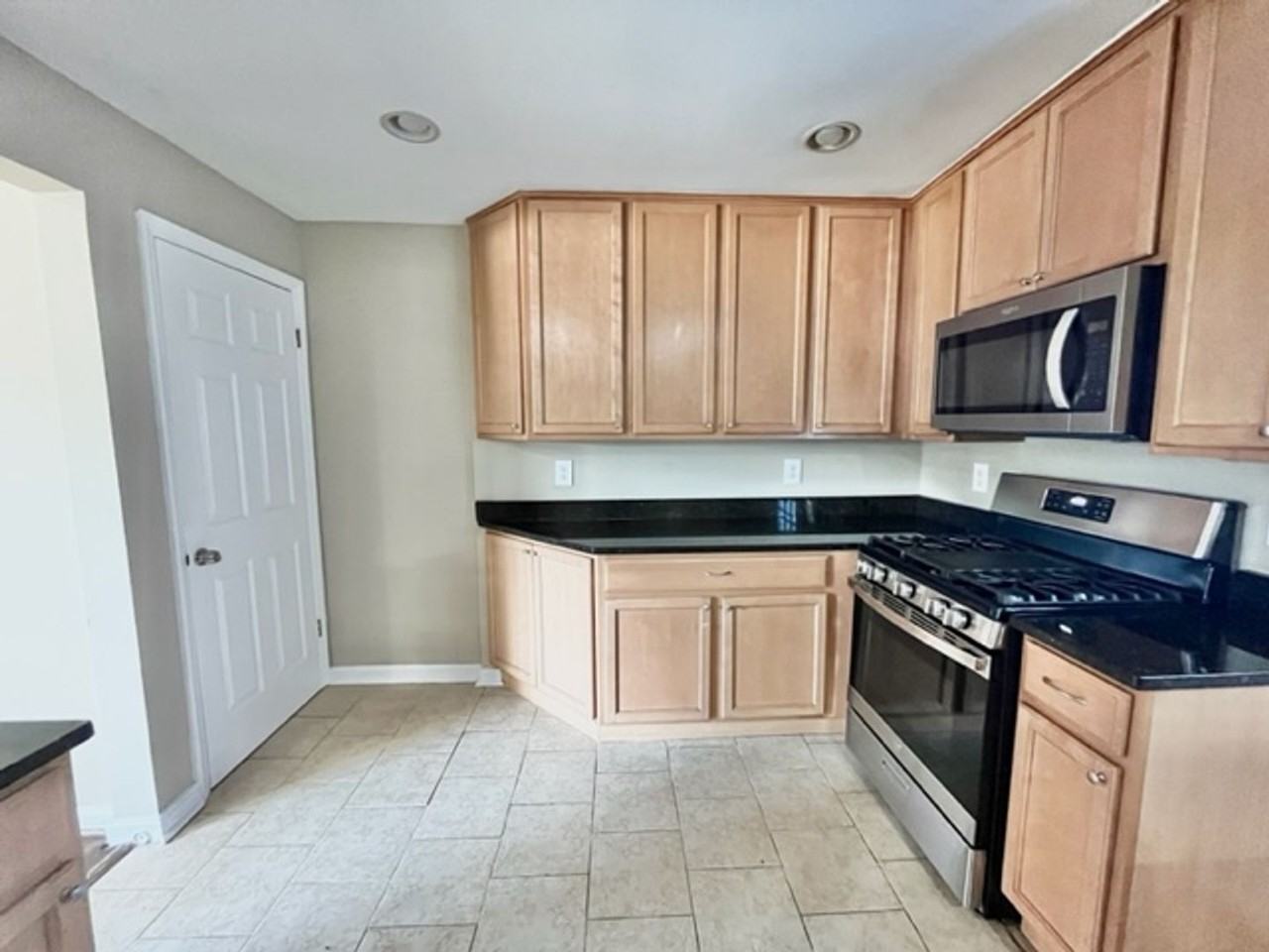 5128 Mangum Rd - Photo 7 of 40