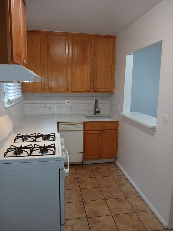 1933-43 Hickory Road - Photo 3 of 10