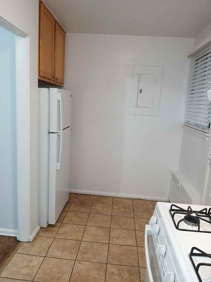 1933-43 Hickory Road - Photo 4 of 10