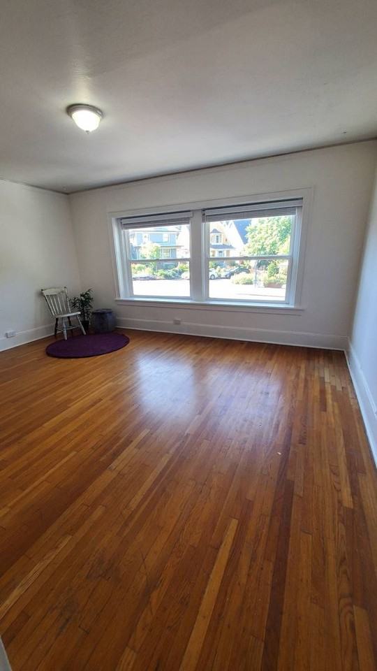 Gainsboro - Photo 4 of 50