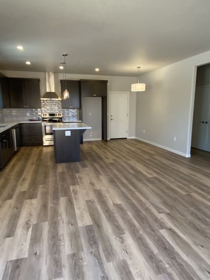 246 Silver Bend Way - Photo 5 of 12