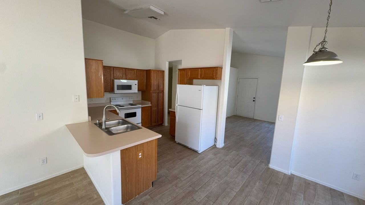 505 S 93rd Pl - Photo 7 of 13