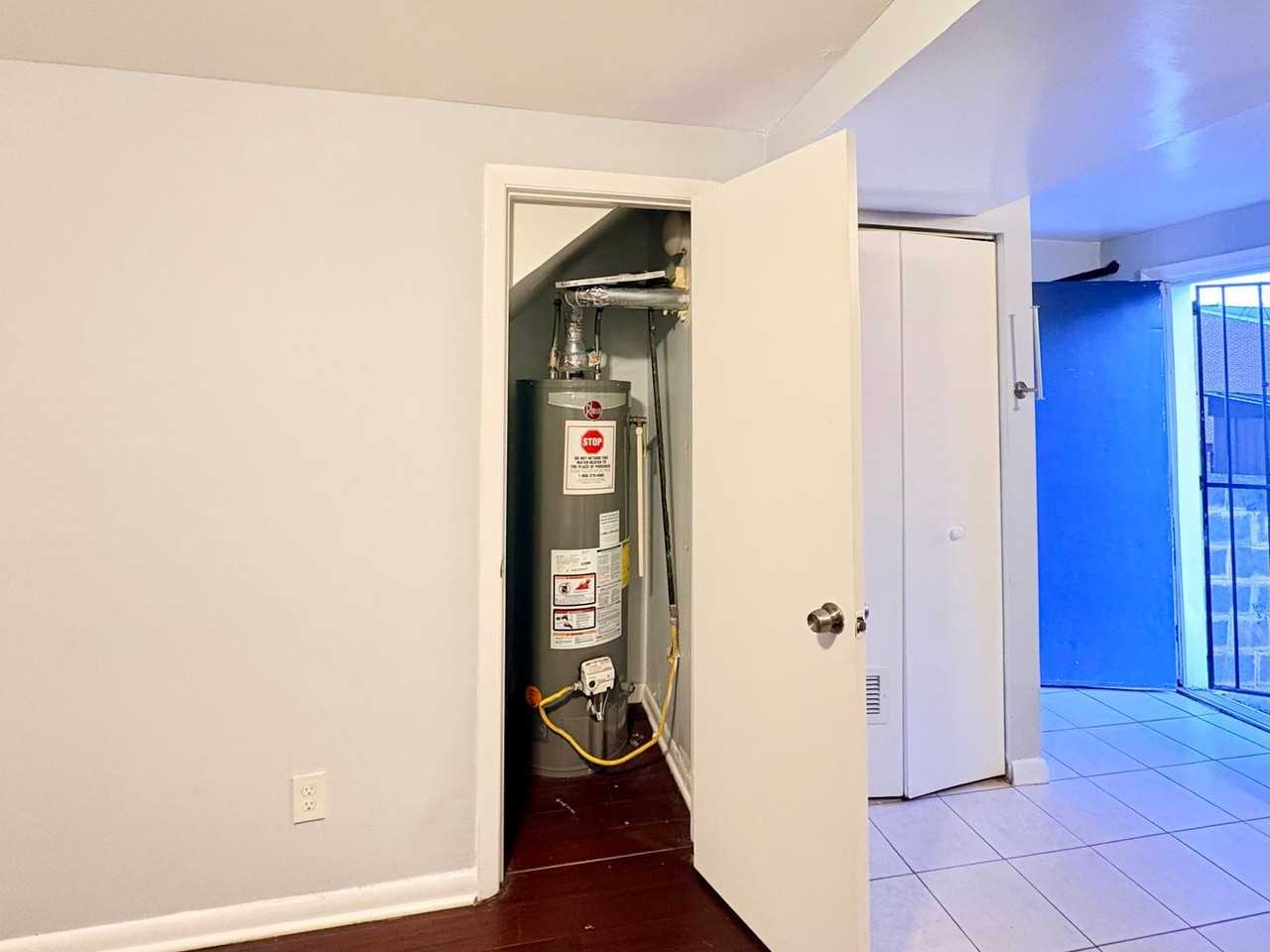 1307 E Madison St - Photo 5 of 22