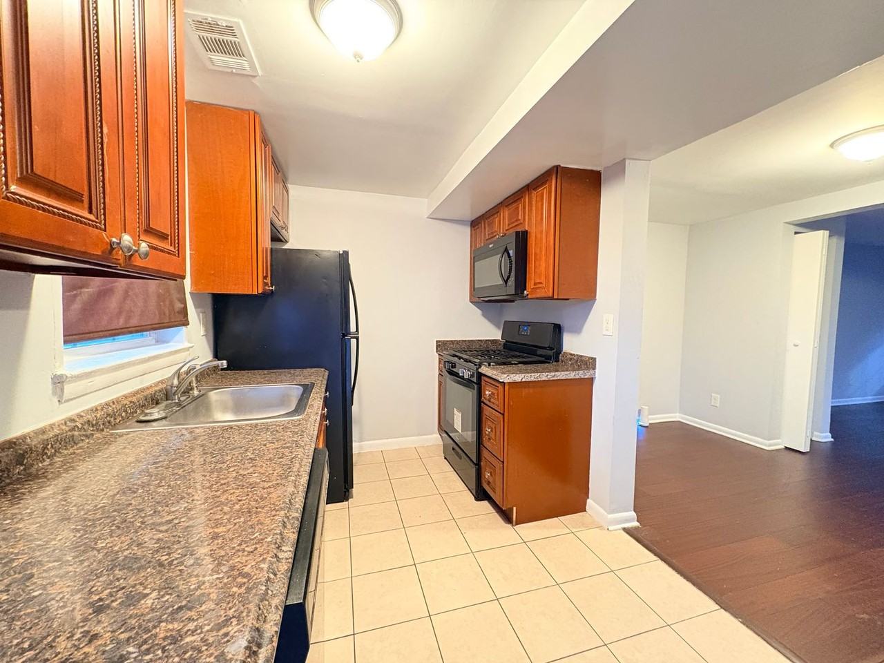 1307 E Madison St - Photo 6 of 22