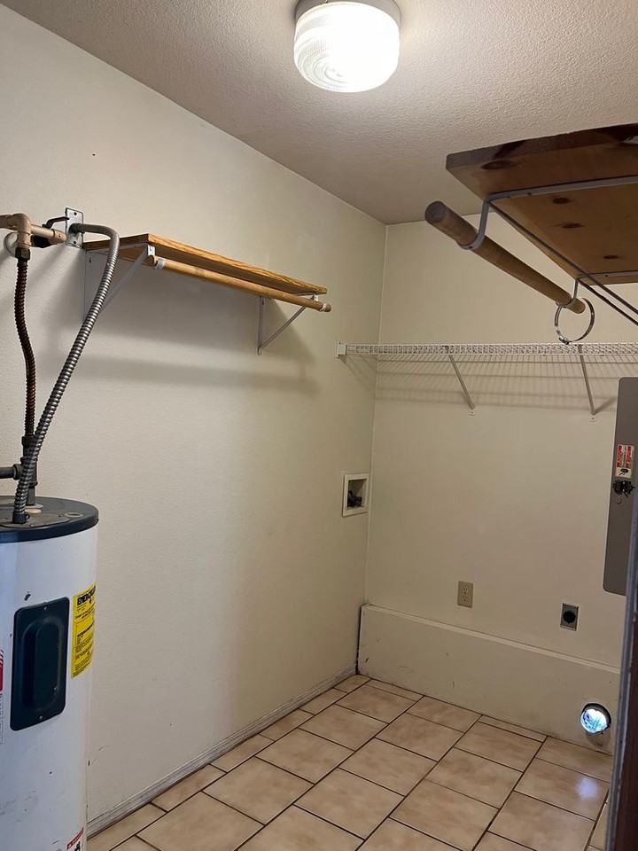 1209 Lake Dr - Photo 4 of 13