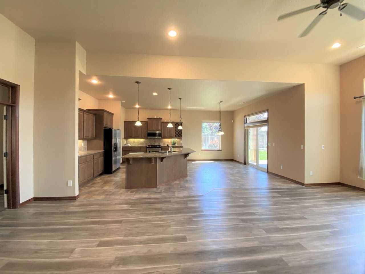 433 Golden Dr - Photo 6 of 36