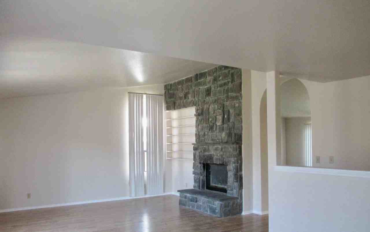 704 Canfield Dr - Photo 4 of 8