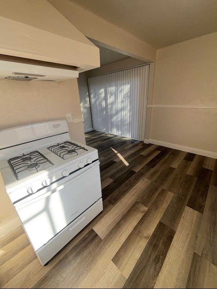 1724 Del Rio Dr - Photo 2 of 18