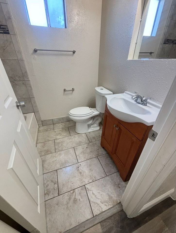 1724 Del Rio Dr - Photo 4 of 18