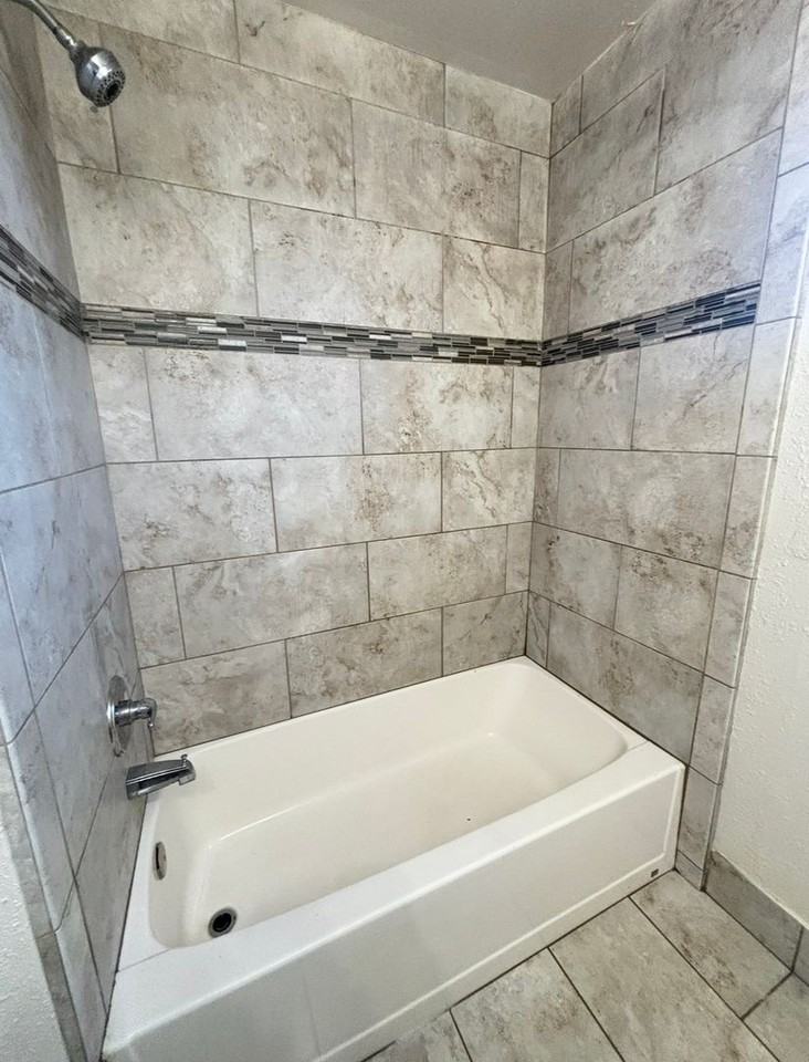 1724 Del Rio Dr - Photo 5 of 18