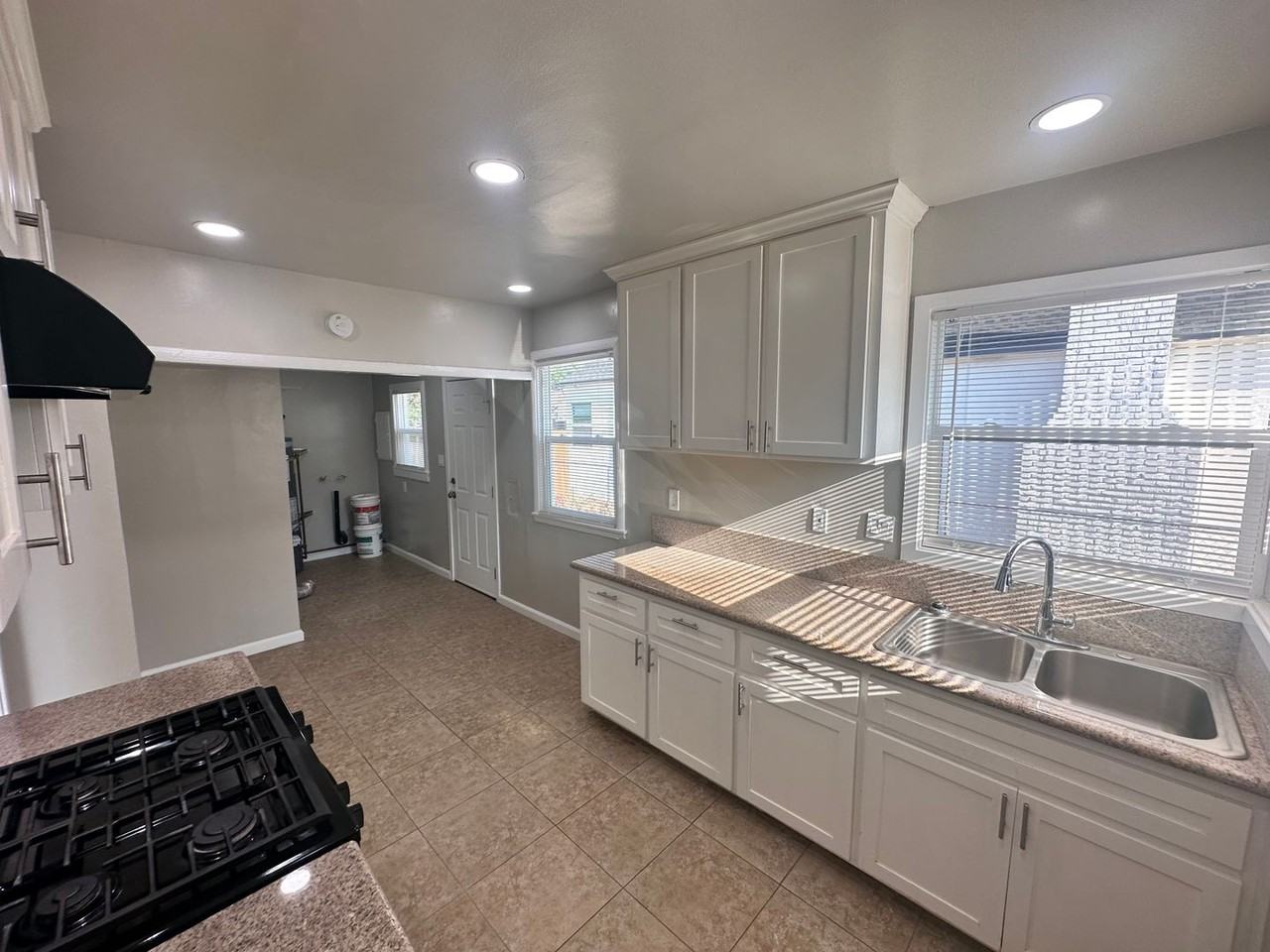 5748 Nina Way - Photo 4 of 12