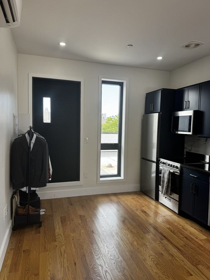 215 S 4th St - Photo 6 of 12