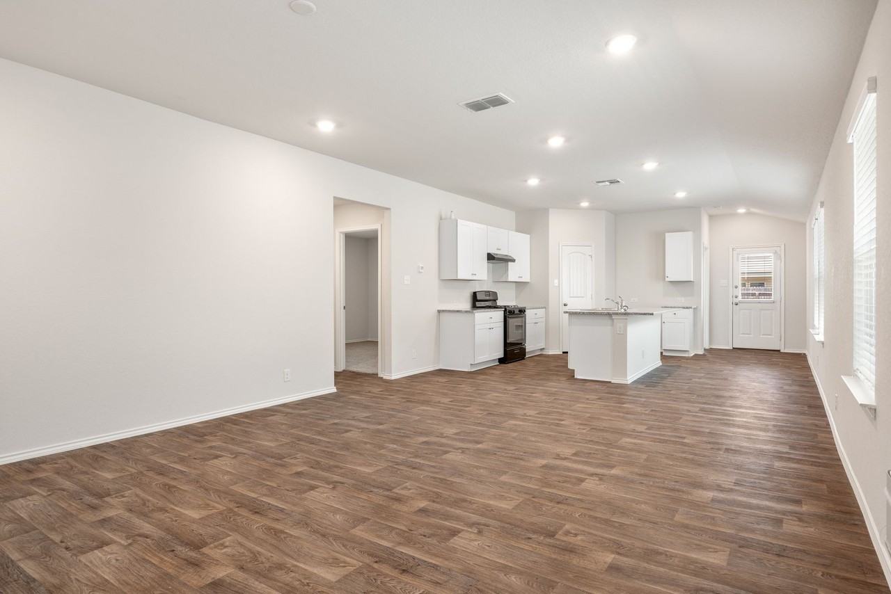 4238 Fort Palmer Blvd - Photo 2 of 16